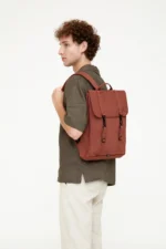 Mochila Lefrik Handy Arles em tecido RPET reciclado com acabamento texturado e compartimento para portátil.