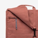Mochila Lefrik Handy Arles em tecido RPET reciclado com acabamento texturado e compartimento para portátil.