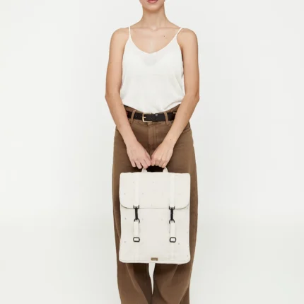 Mochila Lefrik Handy Arles em tecido RPET reciclado com acabamento texturado e compartimento para portátil.