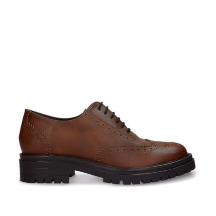 Sapatos Oxford vegan Grace Castanho em OnCross com sola robusta