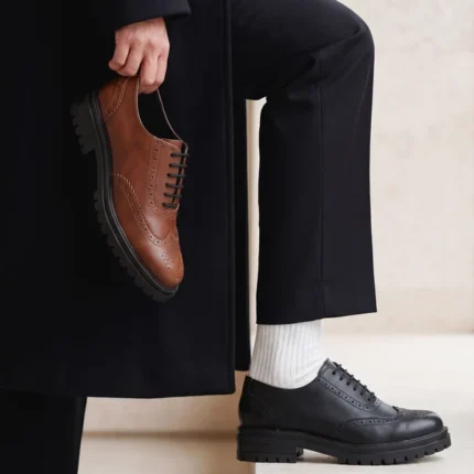 Sapatos Oxford vegan Grace Pretos em OnCross com sola robusta