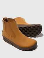 Botas Chelsea veganas Civet As Portuguesas, na cor camel, com elásticos laterais