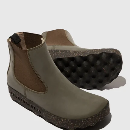 Botas Chelsea veganas Civet As Portuguesas, na cor kaki, com elásticos laterais